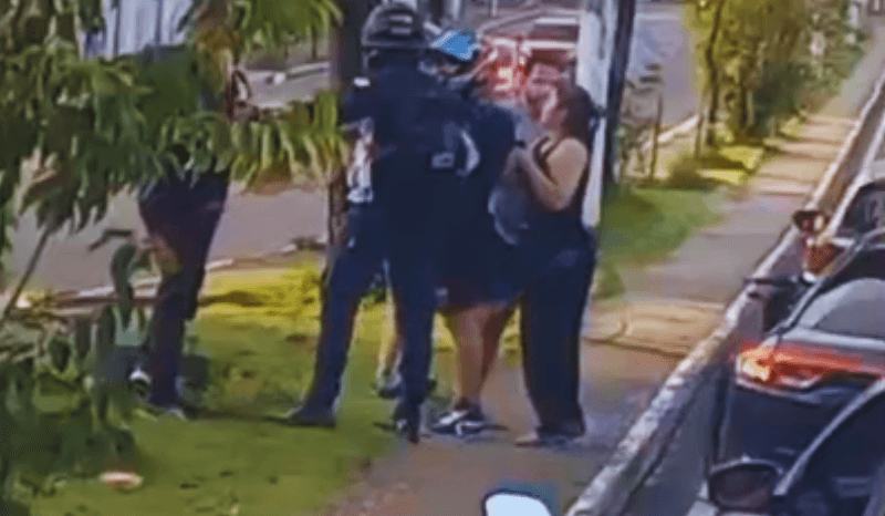VÍDEO: Briga entre motoristas trava avenida em Manaus e é contida por motociclista armado