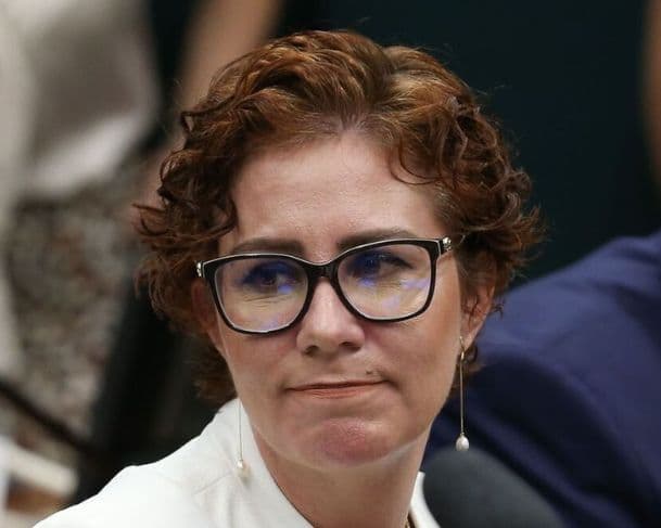 Carla Zambelli pretende pedir asilo político na Itália, diz advogado