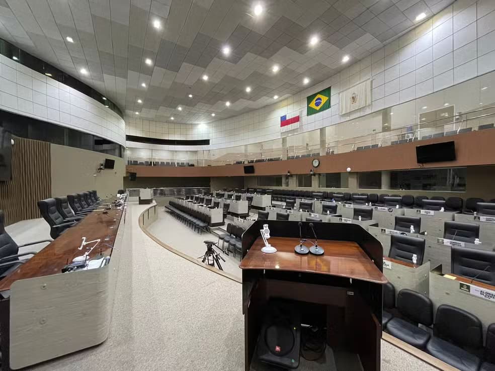 Vereadores de Manaus “empanturram” recesso parlamentar com previsão de volta em agosto