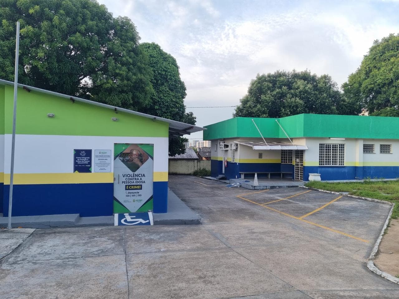 Irmãos são presos por manter mãe idosa em cárcere e usar drogas na frente dela em Manaus