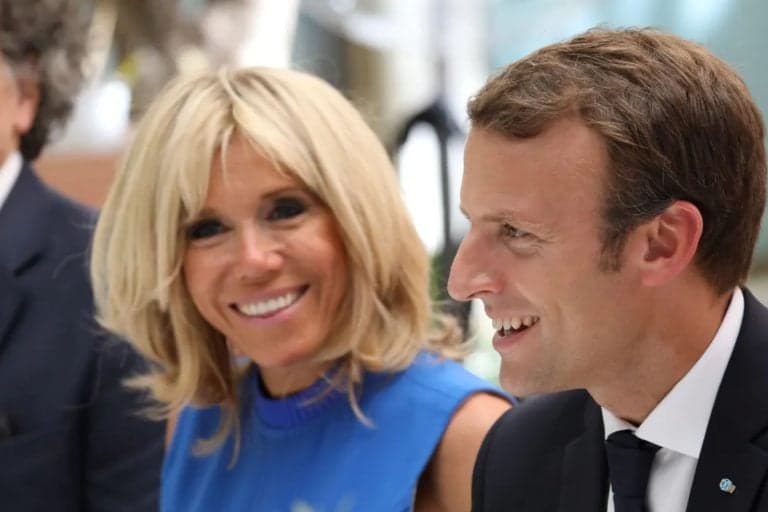Macron processa influenciadora por dizer que primeira-dama francesa &#8220;nasceu homem&#8221;