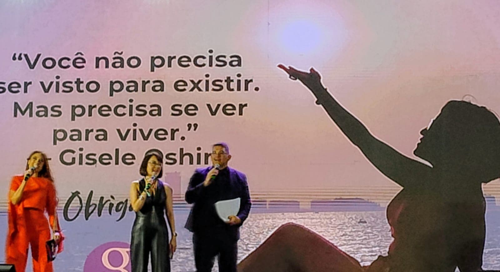 DSX 2025: &#8220;Celular é nosso remédio e nosso veneno&#8221;, defende Gisele Oshiro