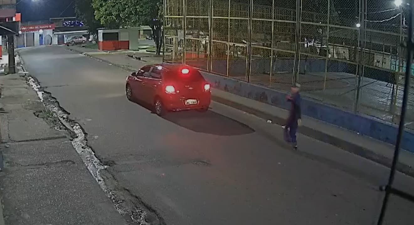 VÍDEO: criminosos furtam moto em poucos segundos na zona norte de Manaus