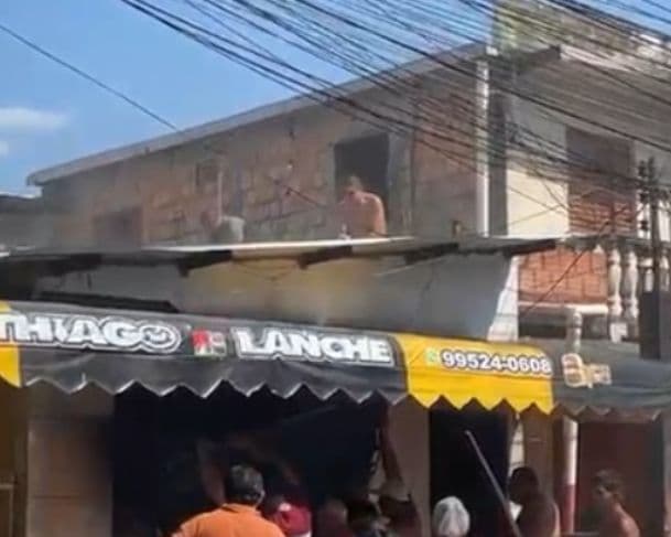 VÍDEO: Incêndio atinge casa no bairro Compensa