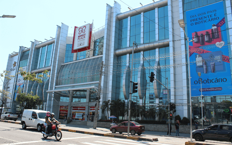 VÍDEO: Tentativa de assalto em shopping termina com suspeito preso em Manaus