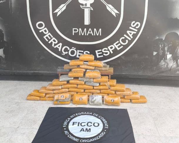 Homens são presos com 50 kg de skunk dentro de carro no Amazonas
