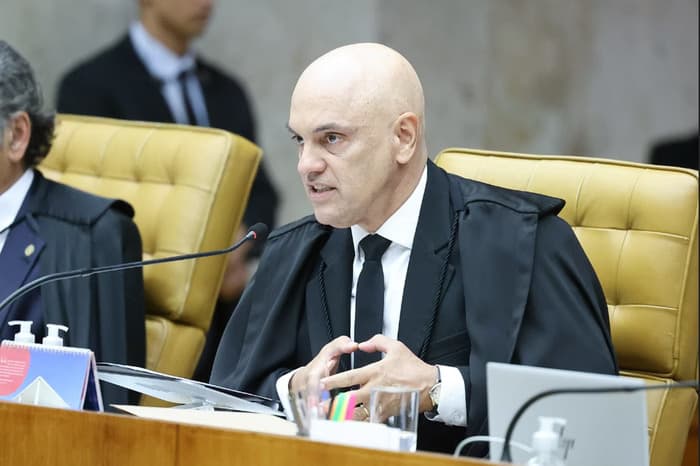 Em discurso, Moraes afirma que julgamento de Bolsonaro continua e sanções de Trump serão ignoradas