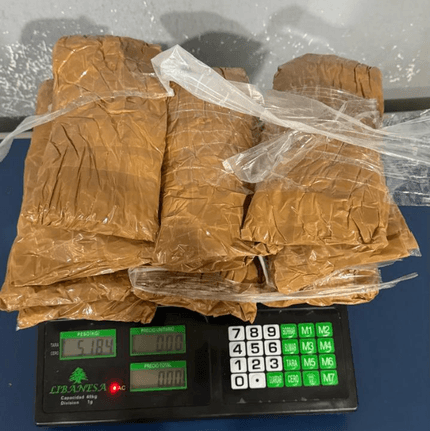 &#8216;Mula do tráfico&#8217; é preso com 5 kg de drogas no corpo em aeroporto de Tabatinga