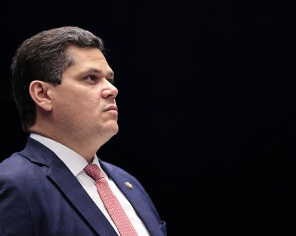 Alcolumbre sobe o tom e garante que não vai pautar pedido de impeachment de Moraes