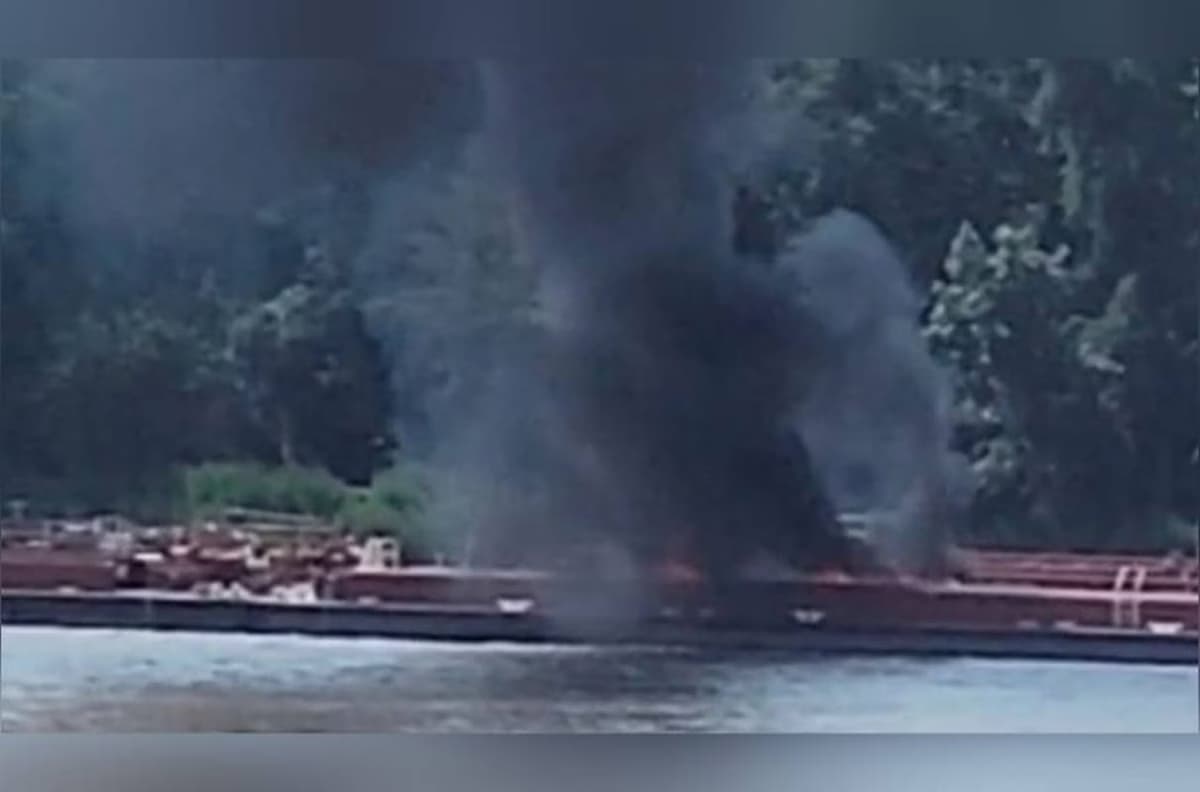 VÍDEO: Queda de helicóptero sobre barco causa explosão e mata 2 pessoas nos EUA